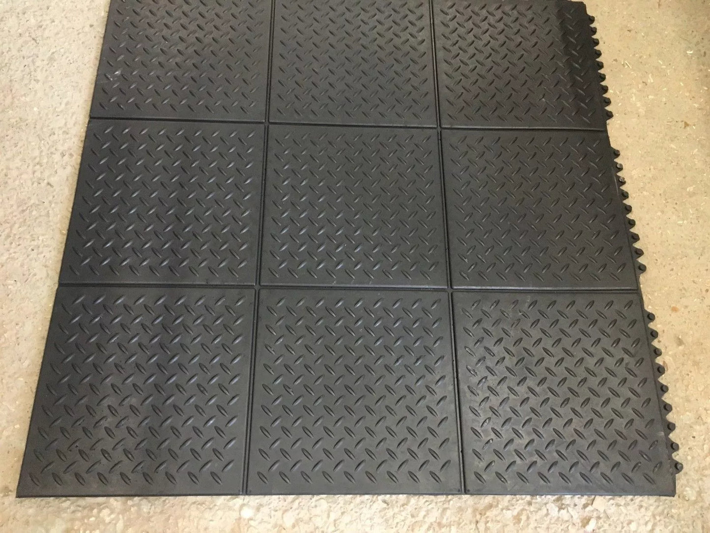 Checker Pattern Professional Gym Rubber Flooring Tiles for Garage, Workshop, and Home Gym