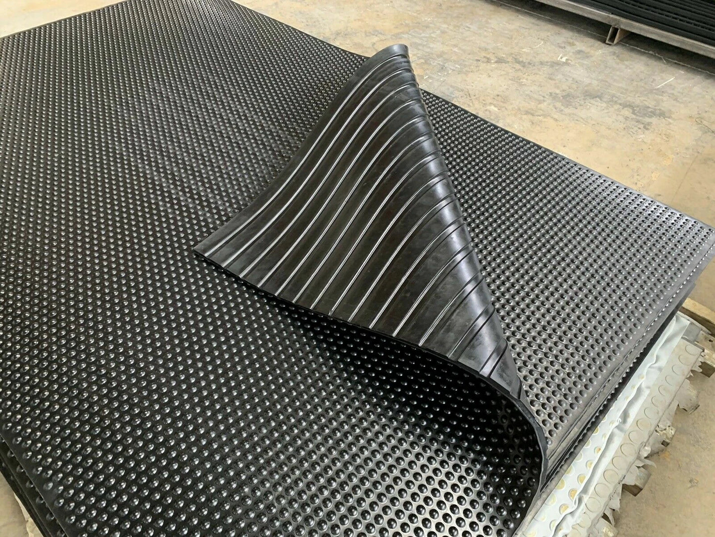 Rubber Floor Gym mats, Commercial Flooring 12mm(6ftx4ft) Foot Bubble Top Pattern