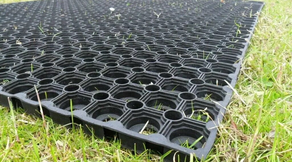 Rubber Gateway Grass Mat | Horse Stable